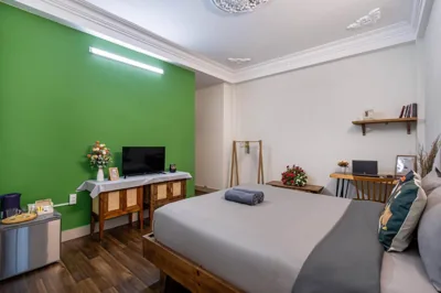 Chambre Standard Queen — HOLO LE THANH TON SAIGON Serviced HomeStay