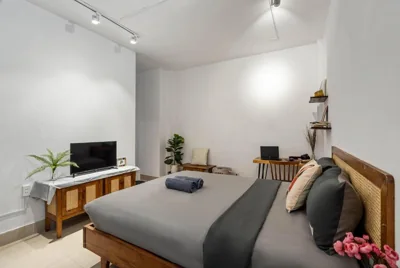 Chambre Standard Queen — HOLO LE THANH TON SAIGON Serviced HomeStay